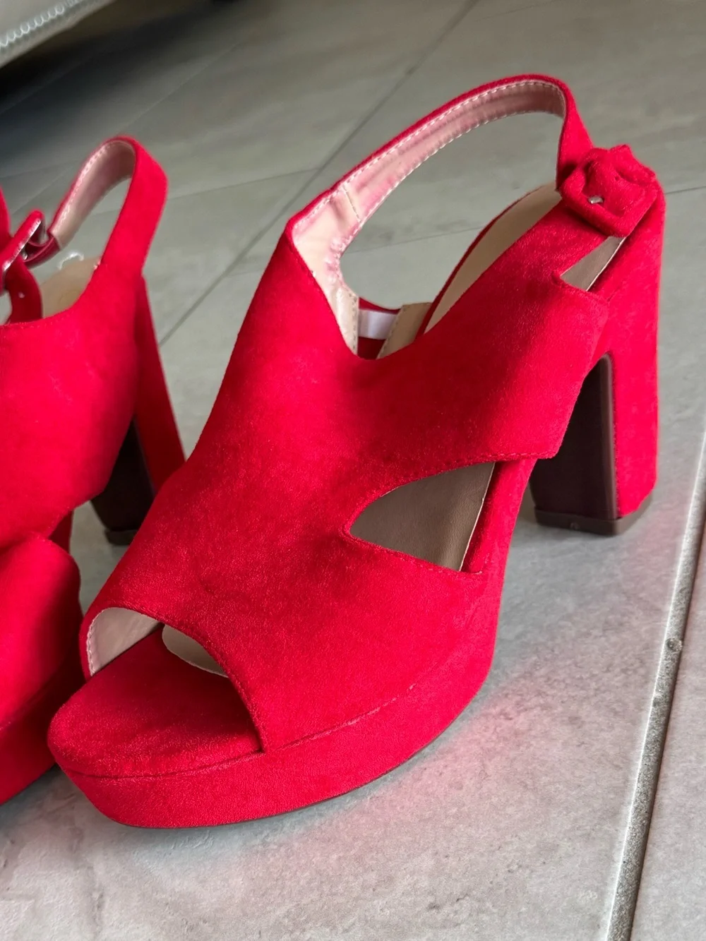 ❤️ You and Me Red Faux Suede Platform Heels | EU 40 / US 9 - Picture 4 of 10